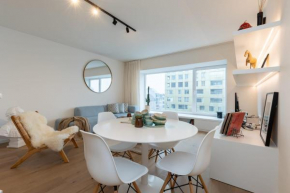One of a kind skyview apt overlooking MAS